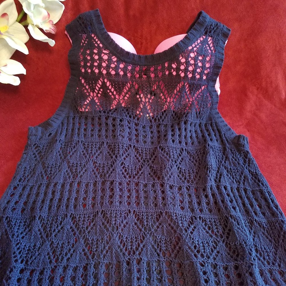 Sheer button back Tank - Picture 2 of 9